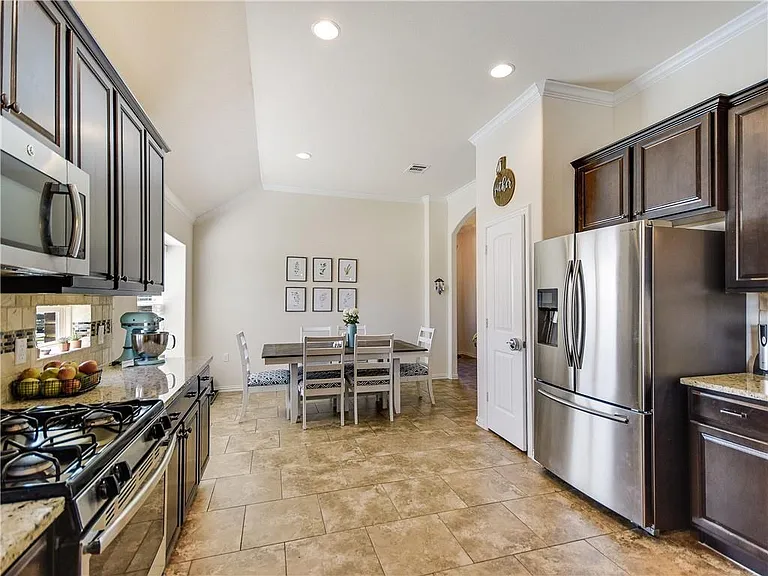 701 Cardenas Ln — Photo 7