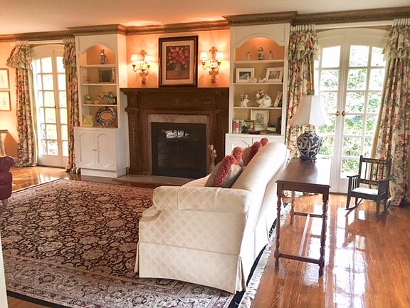 Living Room w French Doors
