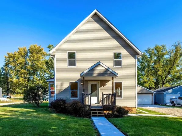 124 3rd St, Carbon Cliff, IL 61239