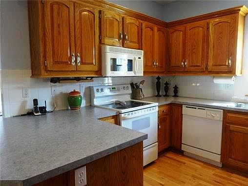 4th image of 8340 Waverly Ave