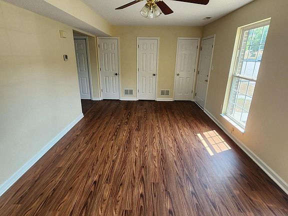 2nd image of 410 Emily Ln