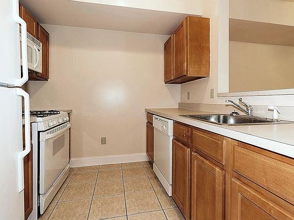 5th image of 406 Jefferson St #2B-2Ba-930Sqft