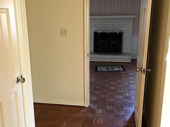 5th image of 905 S Taylor St