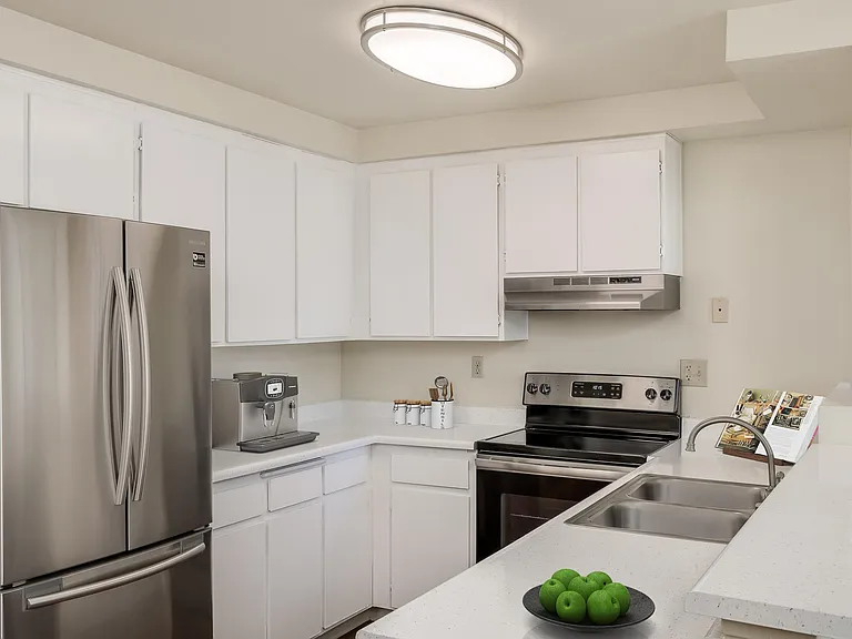 Greenbrier Apartments — Photo 7