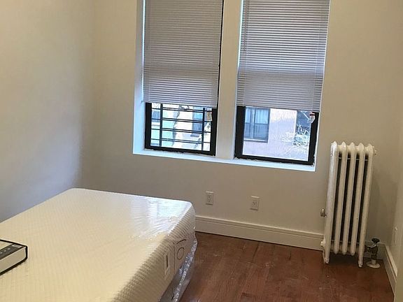 3rd image of 2428 27th St APT 3A