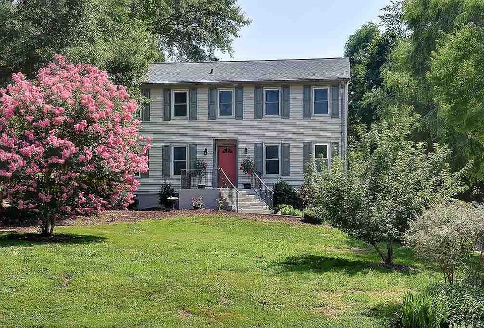 1st image of 306 Pebble Creek Dr