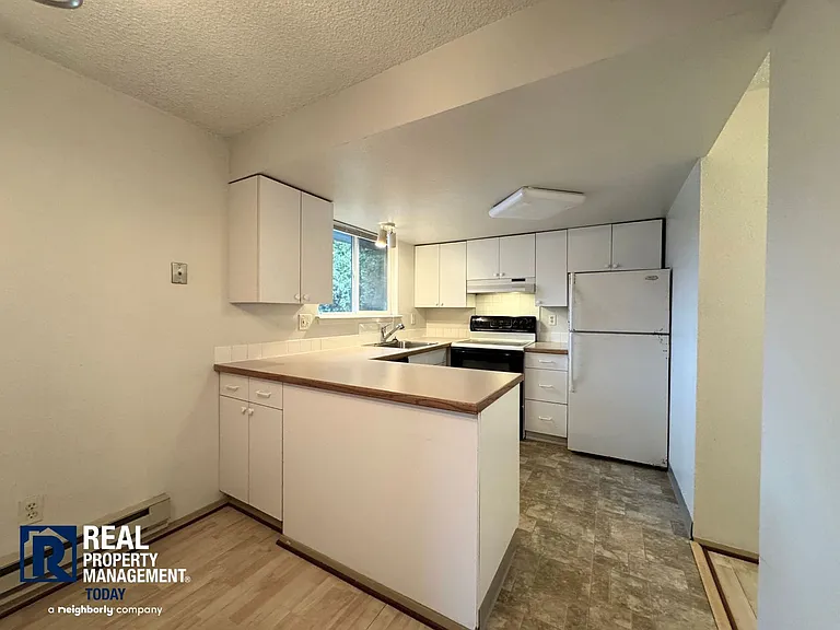 DB&D Realty LLC - 4016 — Photo 15