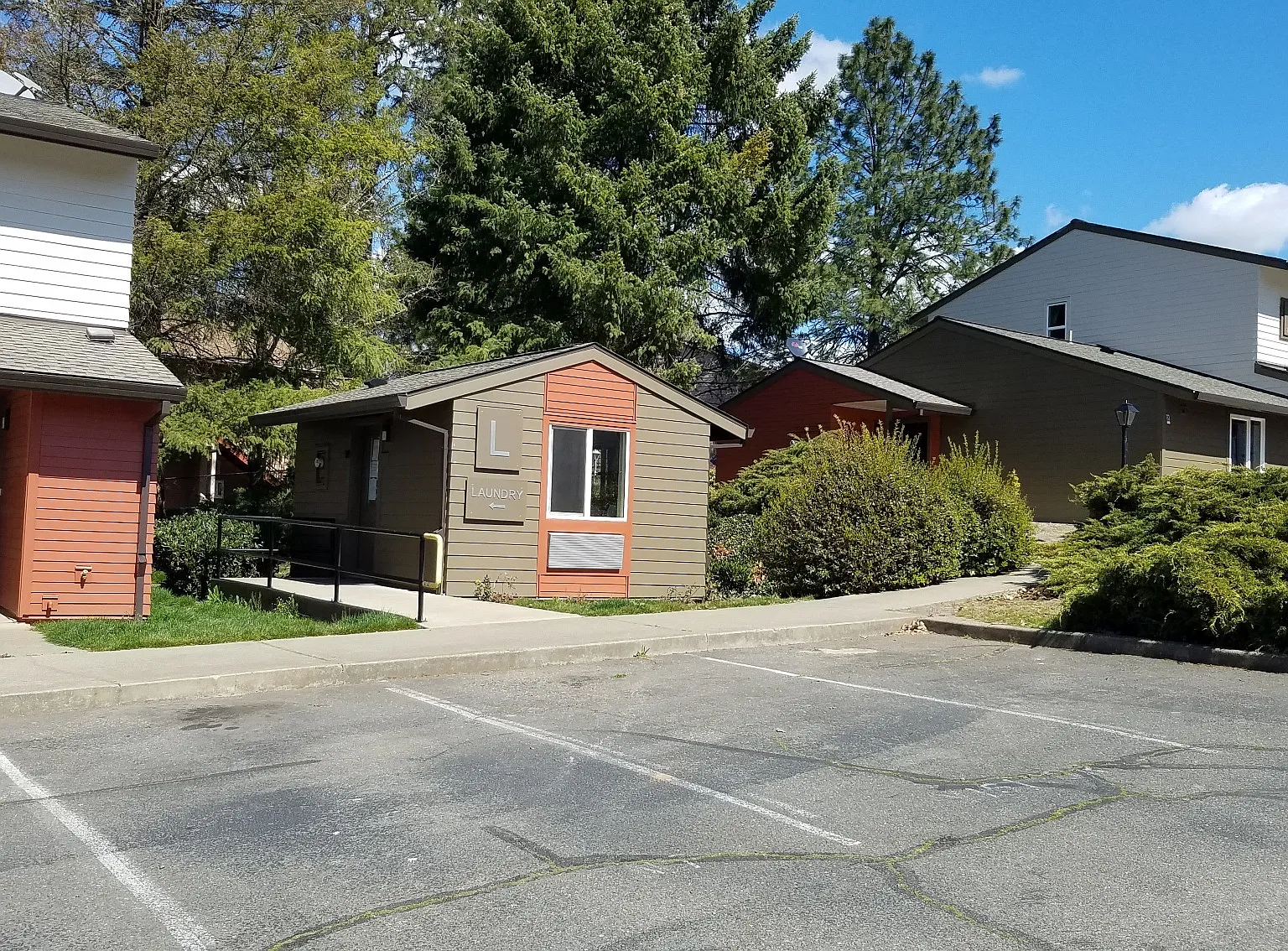 Valerie Hills — Photo 4