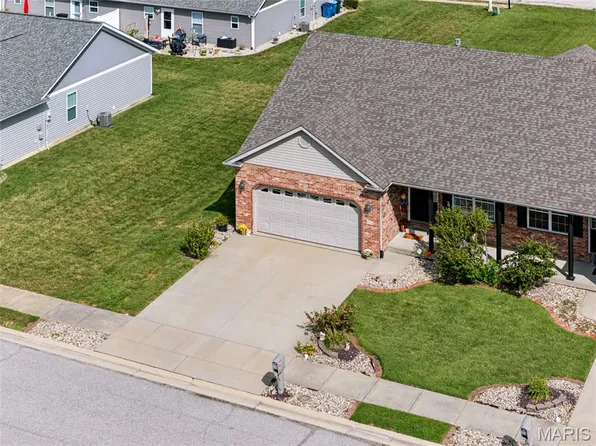 55 Bridgewater Ln Unit A, Highland, IL 62249