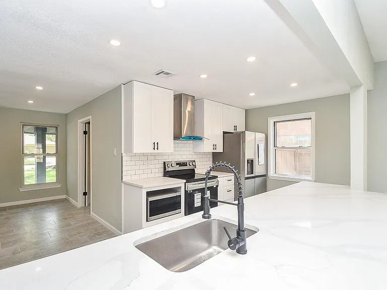 5850 Duxbury St — Photo 12