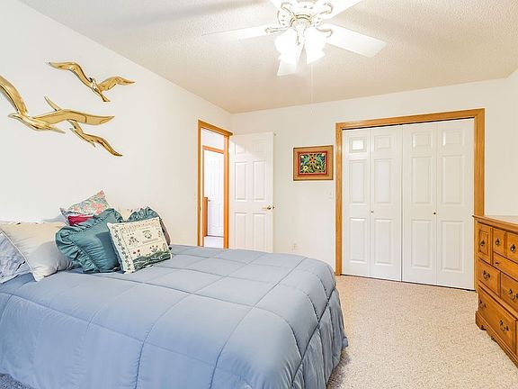 5th image of 27 Leawood Ln
