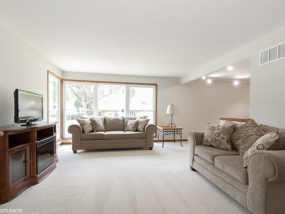 2nd image of 10637 Lockwood Ave