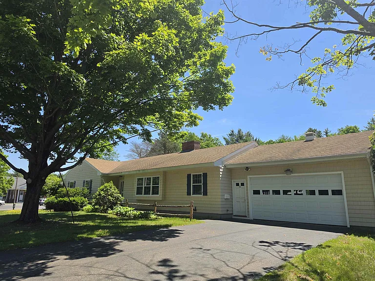 51 Eastern Ave — Photo 39