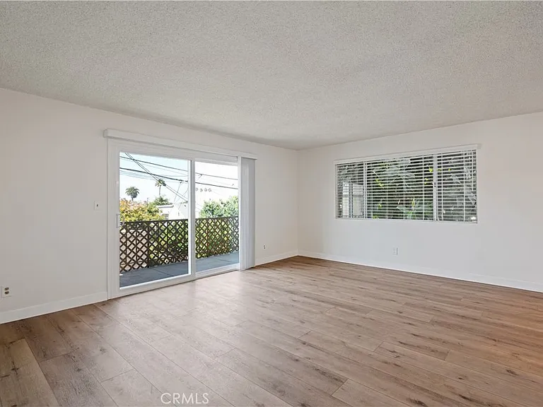 972 W 14th St #3 — Photo 12
