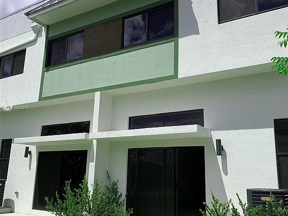 3rd image of 4384 NW 9th Dr #4384