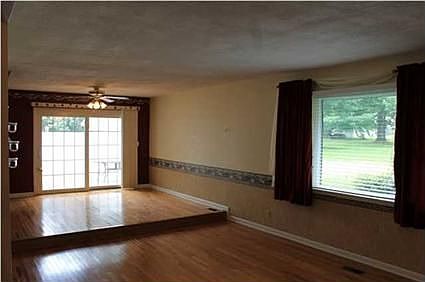 5th image of 825 N West Dr