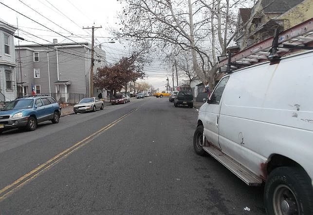 2nd image of 122 Keen St