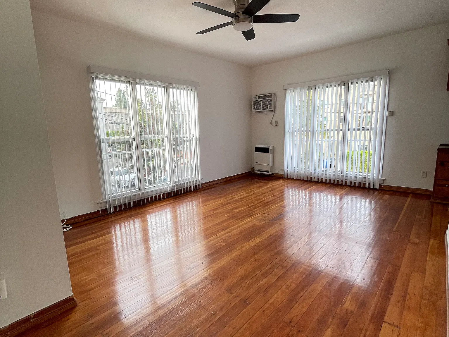 Studio, 650 sqft, $1,595 — Photo 3