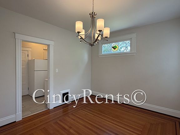5th image of 2800 Observatory Ave #2
