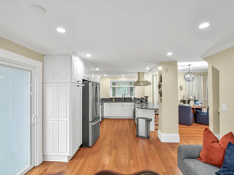 10 Pierce Ave #1 — Photo 44