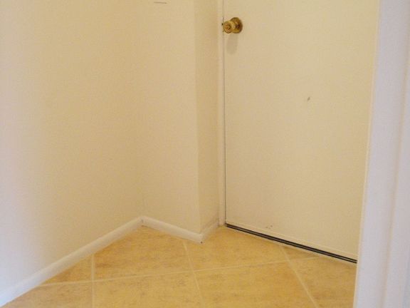 Ceramic Entry Foyer