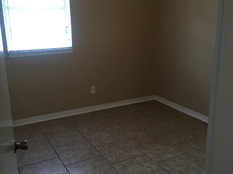 2820 Canal Dr N — Photo 7