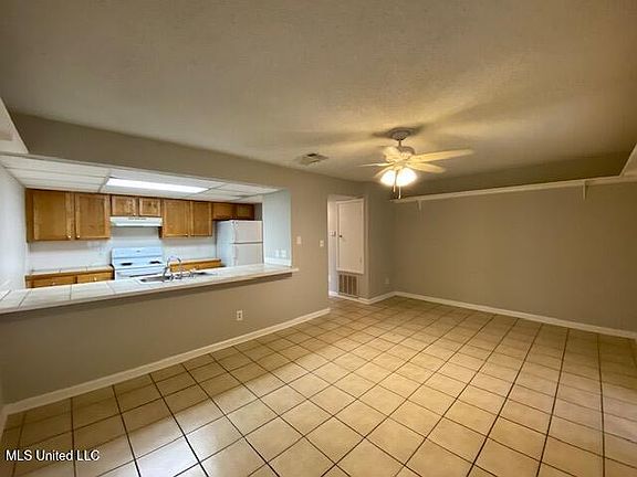 4th image of 15251 Parkwood Dr N #A