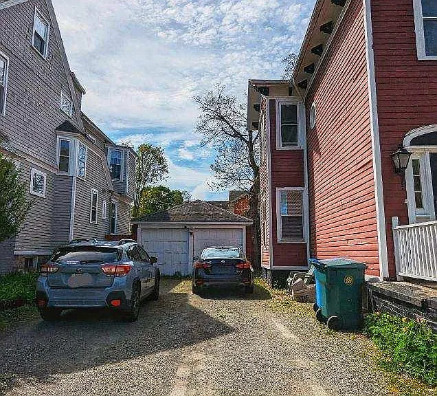 111 Troup St #1 — Photo 9