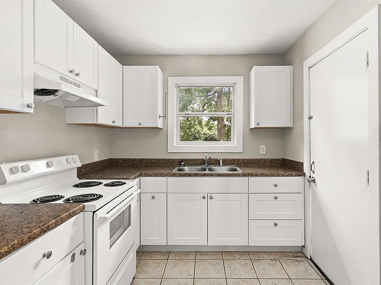 2318 Pecan St — Photo 11