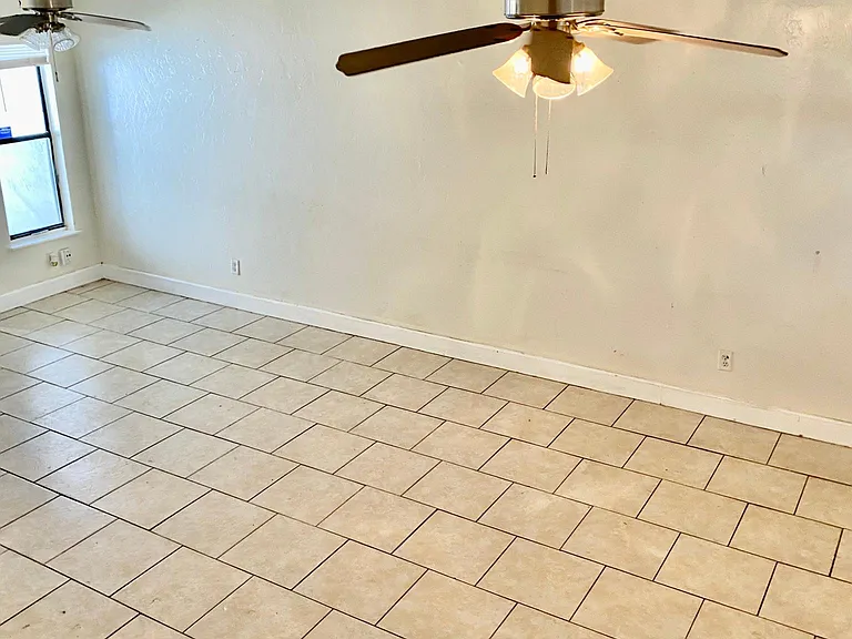 2858 Wonderwood Ln — Photo 2