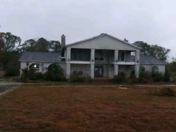 15 Yawn Cemetery Rd, Hazlehurst, GA 31539