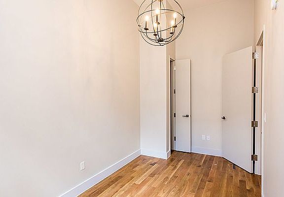 4th image of 372 Kosciusko St #308