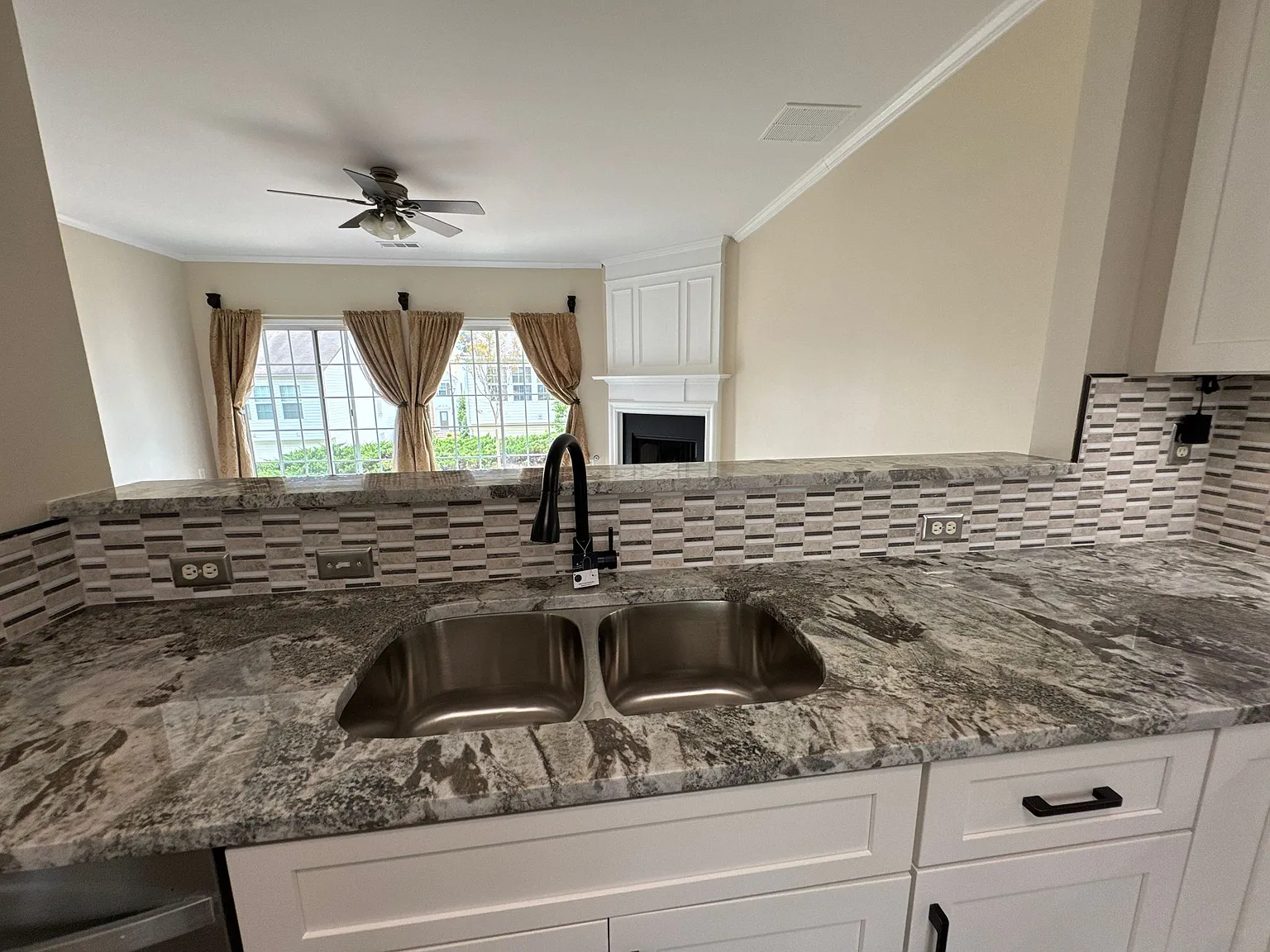 2 bed, 1240 sqft, $2,300 — Photo 3