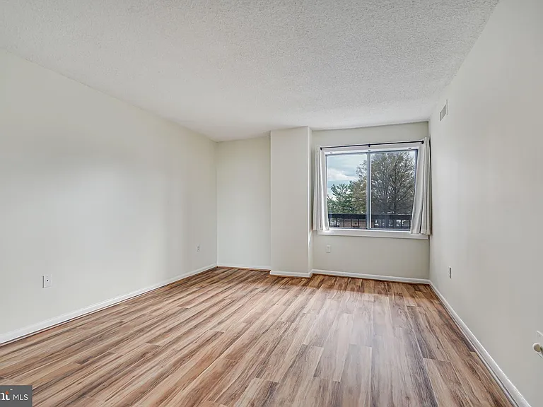 200 N Pickett St #214 — Photo 13