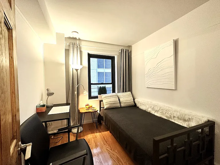 210 E 47th St #8SB — Photo 12