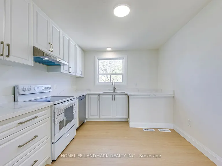 451 Sandmere Pl — Photo 5
