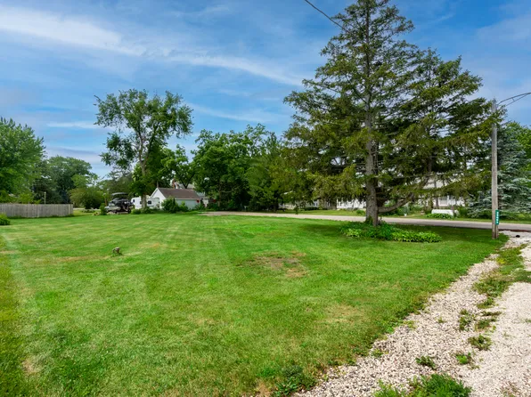 25063 W 3rd St, Antioch, IL 60002