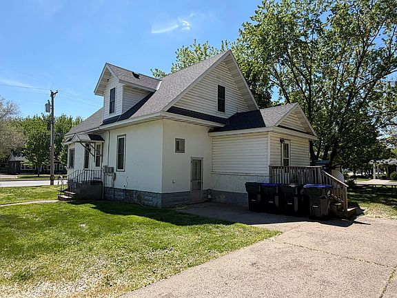 3rd image of 313 E Broadway St