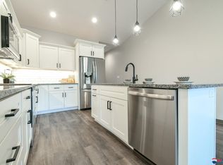 409 S 3rd St, Seward, NE 68434