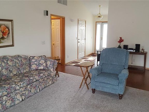 5th image of 251 Falling Leaf Dr