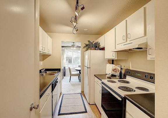 2nd image of 15430 NE 13th Pl APT 1601