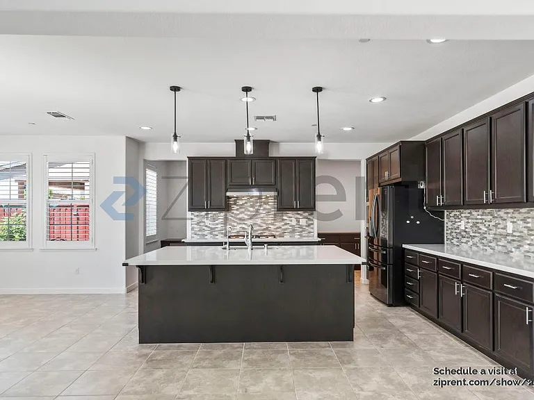 350 E Huntley Ave — Photo 11