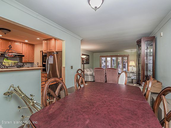 5th image of 110 Norden St