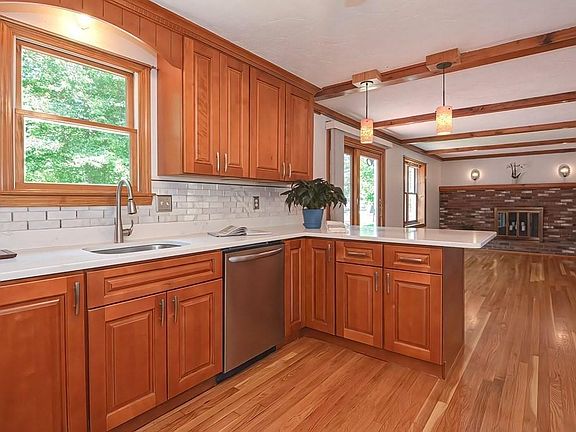 4th image of 104 Evelina Dr #104