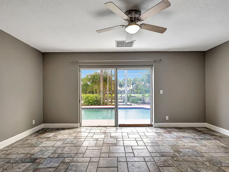 1402 Cormorant Rd — Photo 5