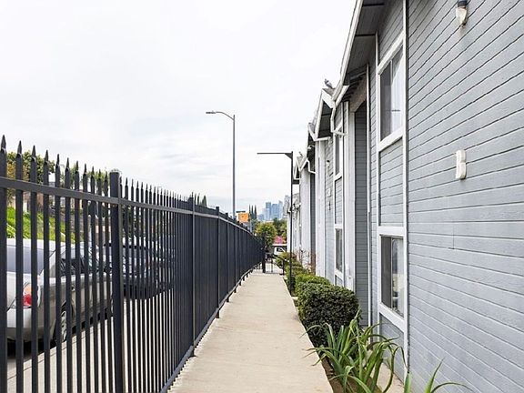 5th image of 2649 Marengo St #B-10