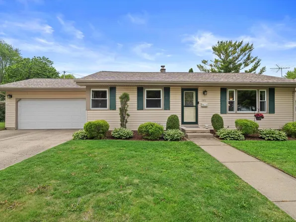 1971 Cascade DRIVE, Waukesha, WI 53188