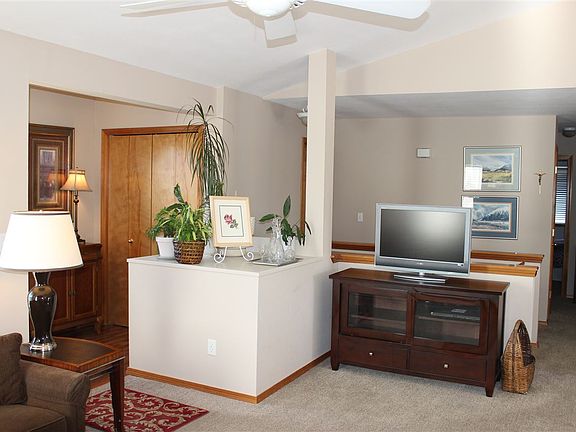 4th image of 8204 E Sommerset Dr