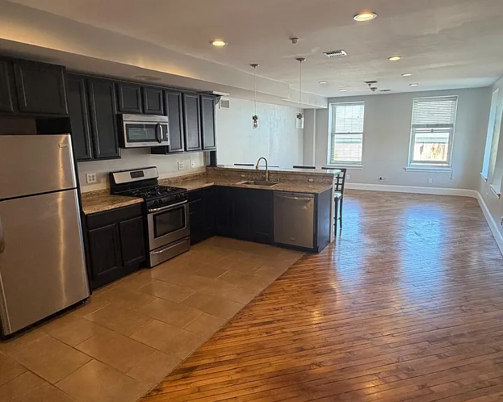 17 W Cayuga St — Photo 1
