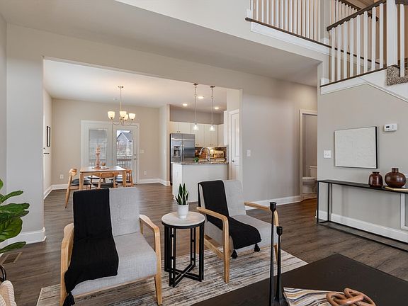 5th image of 502 Latham Ct